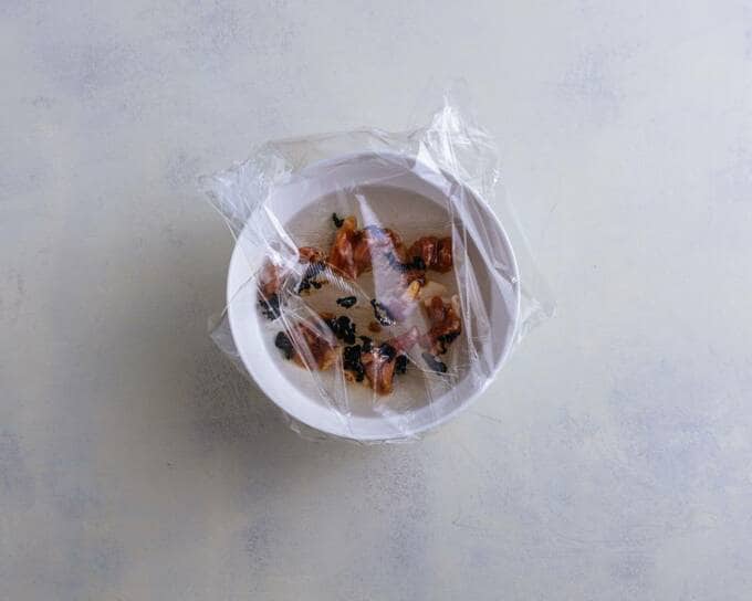 ボウルにラップ