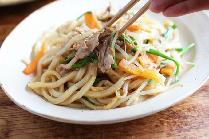 箸とスタミナ焼きうどん