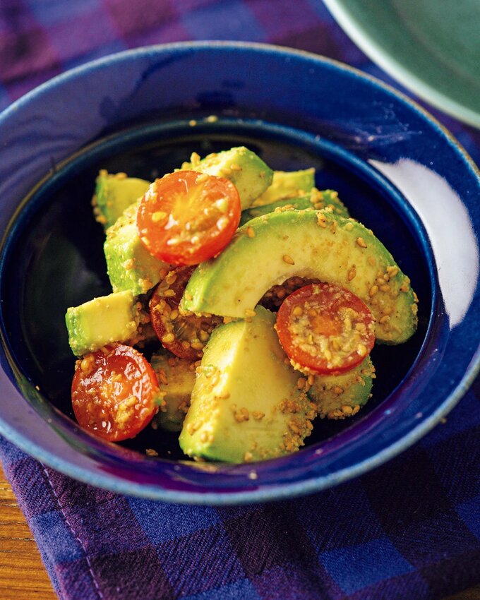 アボカドとミニトマトの塩ゴマあえ