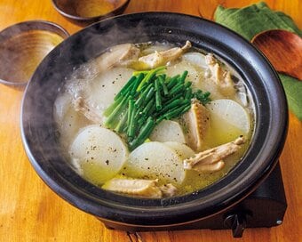 大根と手羽中のパイタン鍋。あったかスープに鶏のうま味がたっぷり