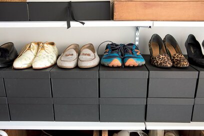 箱を使った収納術！同じものを複数並べるとインテリアにおしゃれになじみます