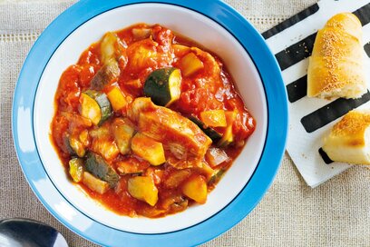 レンチン＆3ステップで完成「鶏胸ラタトゥイユ」のつくり方。冷たくすれば夏にぴったり／まるみキッチンさんレシピ