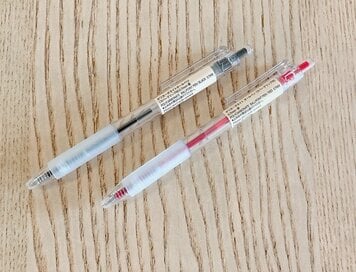 もう手放せない…！無印良品の「150円以下」神グッズ3つ。ボールペンはなめらかな書き心地