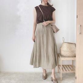 GUの透け感プリーツスカート。涼しげで秋まで着まわせる