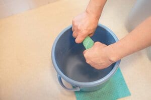 ぞうきんを絞るコツ