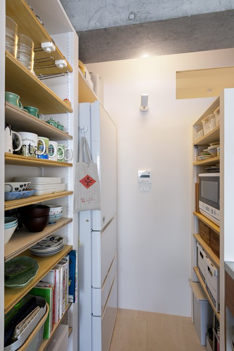 取り出しやすいオープン型のパントリー