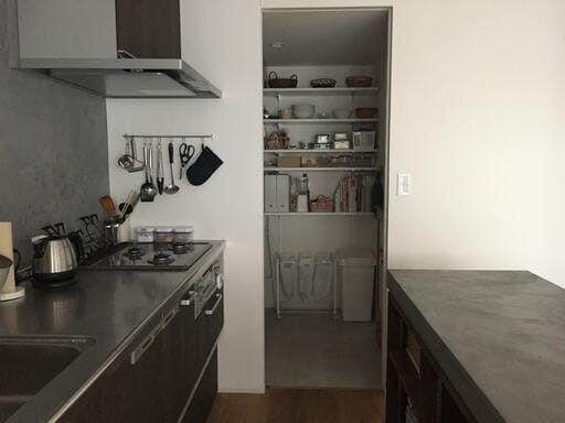 パントリーの扉を開けたところ