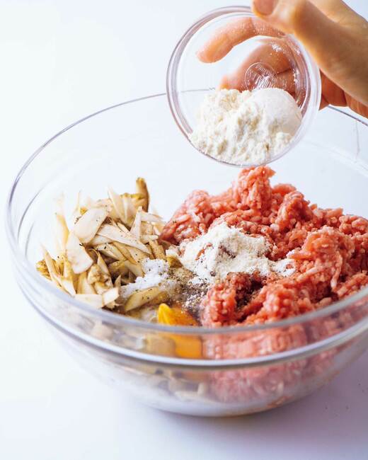 煮込みゴボウハンバーグの調理過程