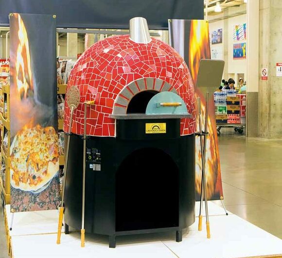 200万円のピザ窯もある！