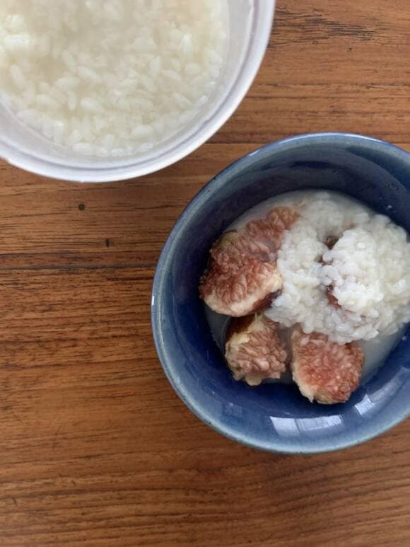 甘酒とフルーツにかけたものアップ