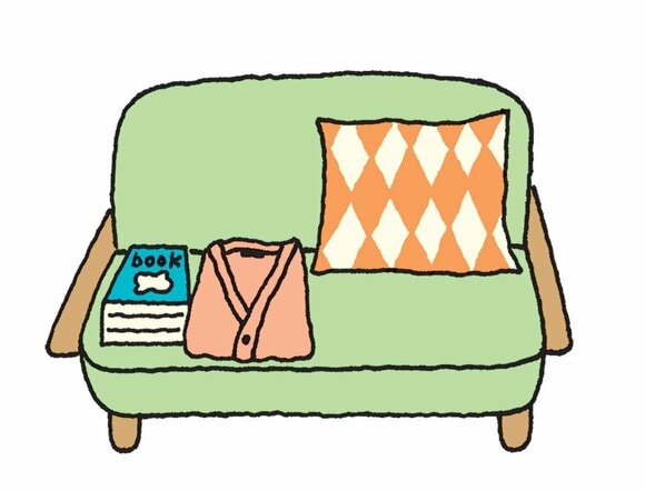 寝る前に床やテーブルの上に置きっぱなしのものを片づける