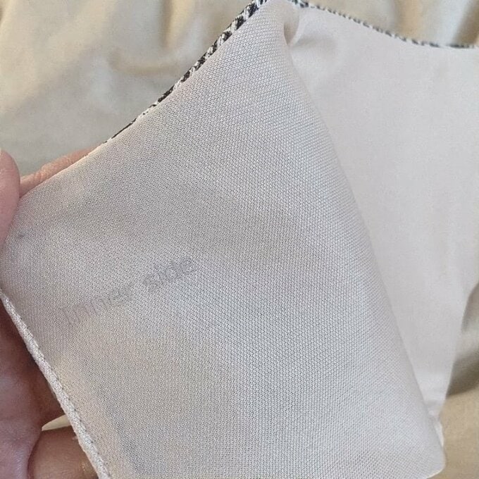 内側は接触冷感素材