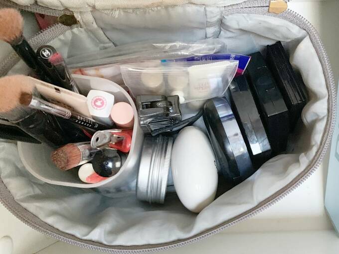 ポーチのフタはあけっぱなし