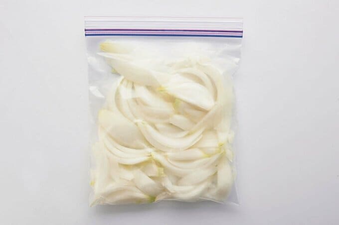 保存袋にタマネギ
