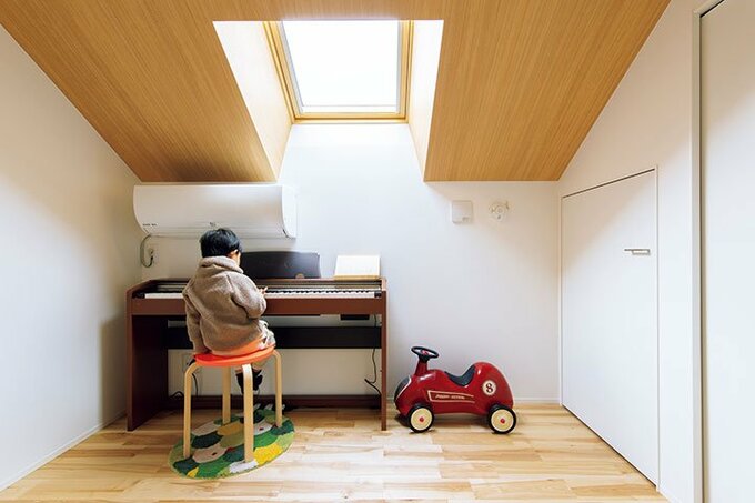 日差しが降り注ぐ子ども部屋