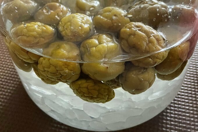 シワシワになってきた梅シロップ