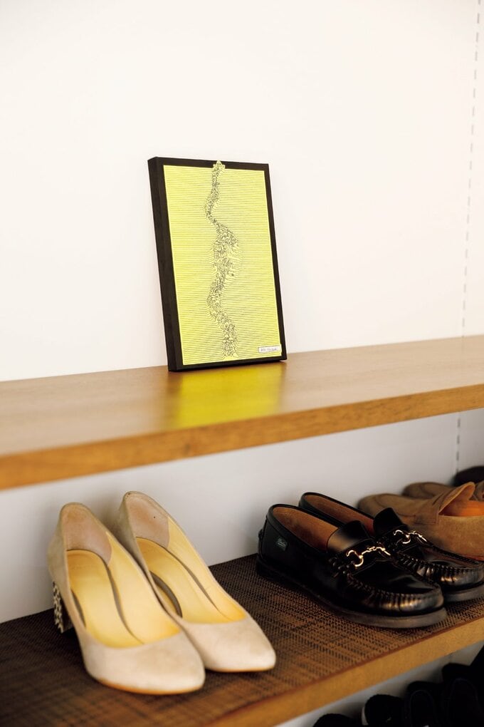 既存のシューズクローゼットを撤去し、オープン棚を設置