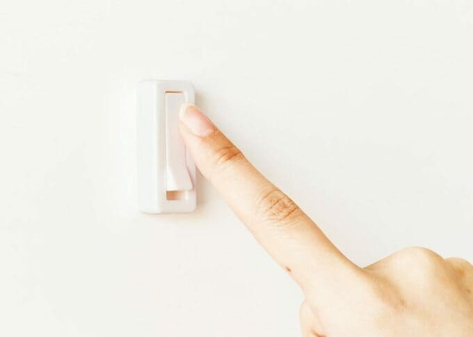 折りたためる粘着フック