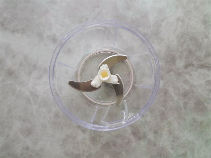 ボウルに刃をセット