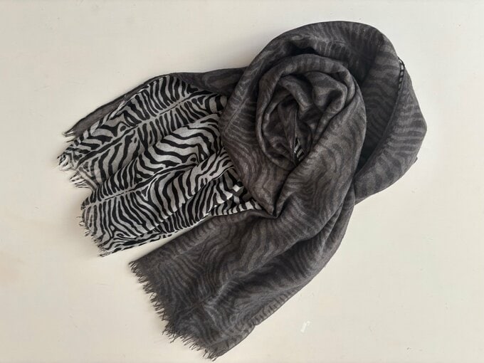 アニマル柄のストール