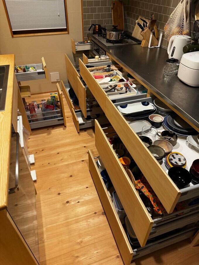 対面キッチン側の収納