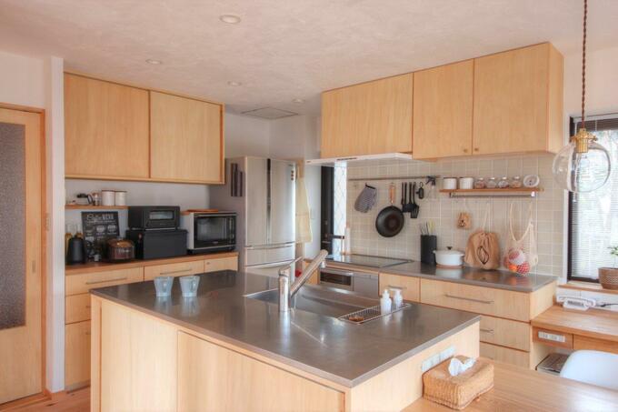 天板がステンレスの造作キッチン