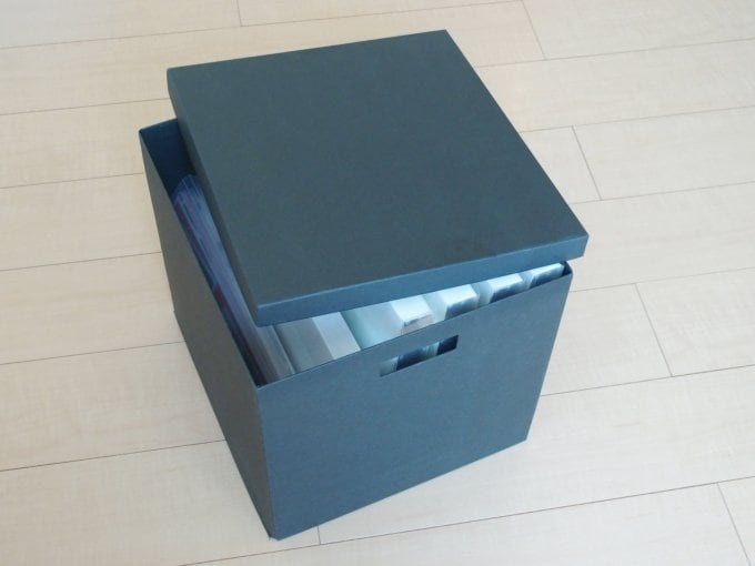 森さんがアルバムを収納している箱