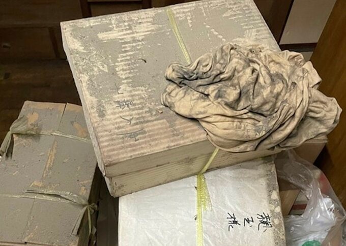 ホコリまみれのもの