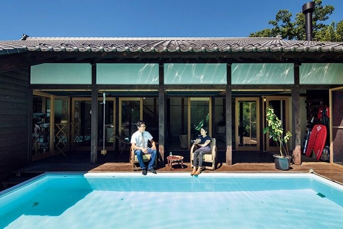 母屋南側のプール