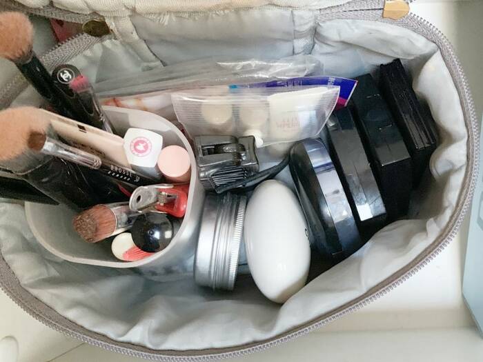 旅先には最小限のコスメで。試供品をフル活用するコツ | ESSEonline