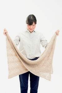 ニットの質感たっぷり!着こなしのアクセントに