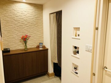 新居にニッチをつくって大正解！玄関すっきり、ギャラリーみたいな階段も