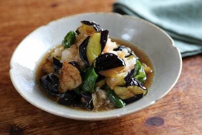 ナスとピーマンの揚げびたし。めんつゆがじゅわ～っとたまらない