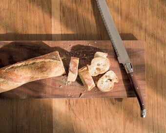 材木屋さんの板をカッティングボードに。お金をかけずに暮らしを彩る知恵