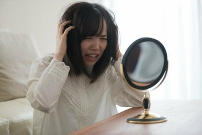 シャンプーは週1でOK？冬髪・頭皮の気になるお悩みにズバリお答え