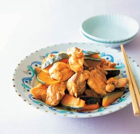 お酢を使って時短！鶏肉とカボチャのこっくり甘辛炒め