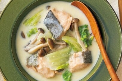 体ホカホカ「鮭と酒粕の豆乳シチュー」のつくり方。発酵食品で手軽に腸活をかなえる　