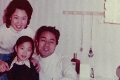 58歳・川上麻衣子さん幼少期を過ごした「北欧の冬」の思い出。極夜とキャンドル、心地よい暮らしの工夫
