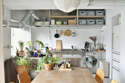 【マンションリノベ事例】垂れ壁でゆるやかにゾーニングしたワンルーム空間