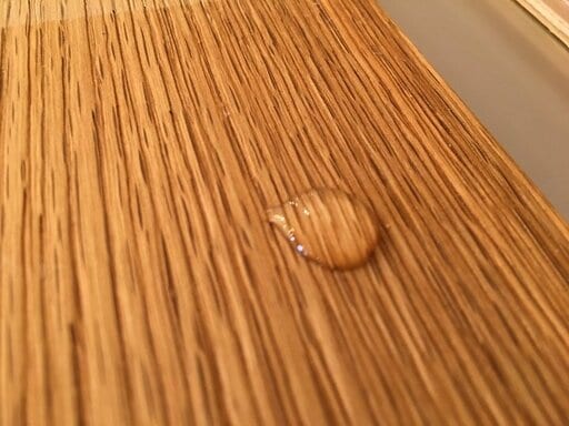 オスモカラーに水をたらす