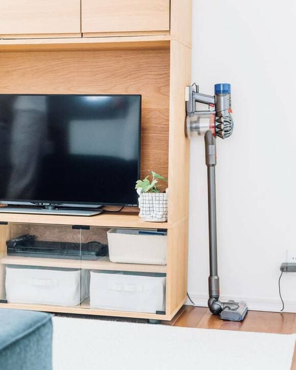 テレビの隣に掃除機