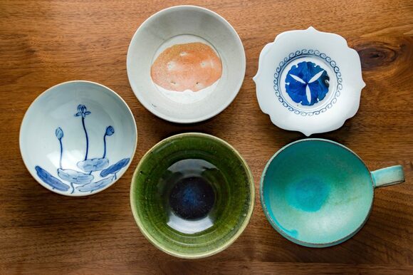 料理の映えるシンプルなもの