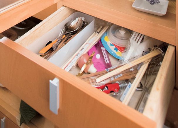 食器棚の引き出しBEFORE