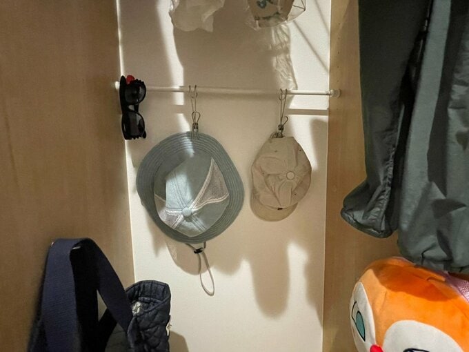 つっぱり棒でかける収納に