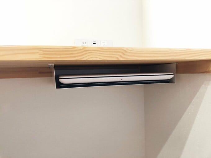 タワーテーブル下ラックを取りつけたカウンター