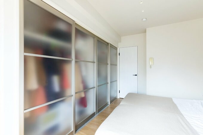 夫婦の寝室は落ち着いた雰囲気に