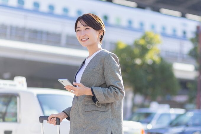 旅行するミドル女性