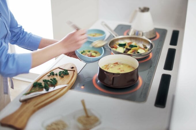 ゆったり調理できる「フラットワイドコンロトリプルワイドIH」