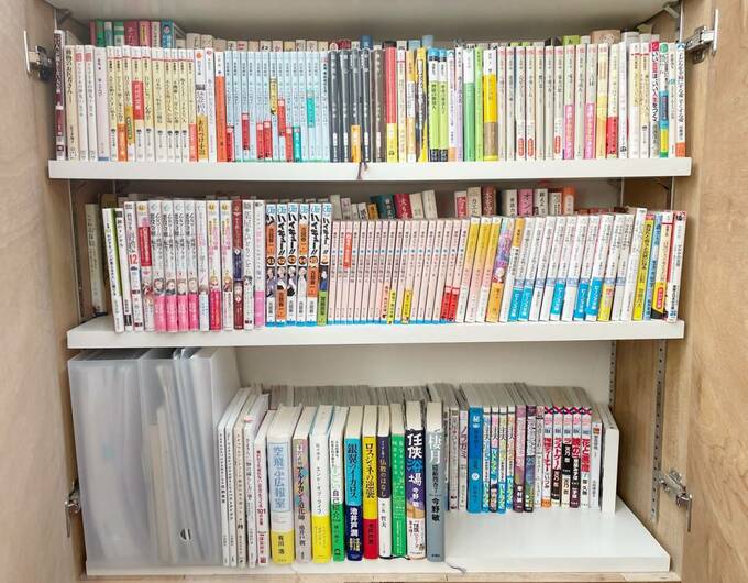 本棚にたくさんの本