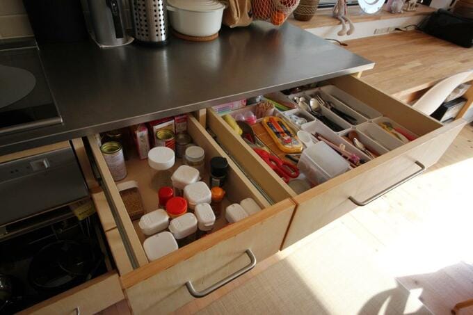 上段の浅型引き出し